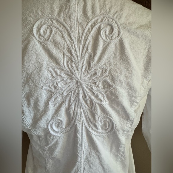 Gretty Zueger White Ruffled 3/4 Sleeve Blouse with Mandarin Collar - Picture 4 of 13